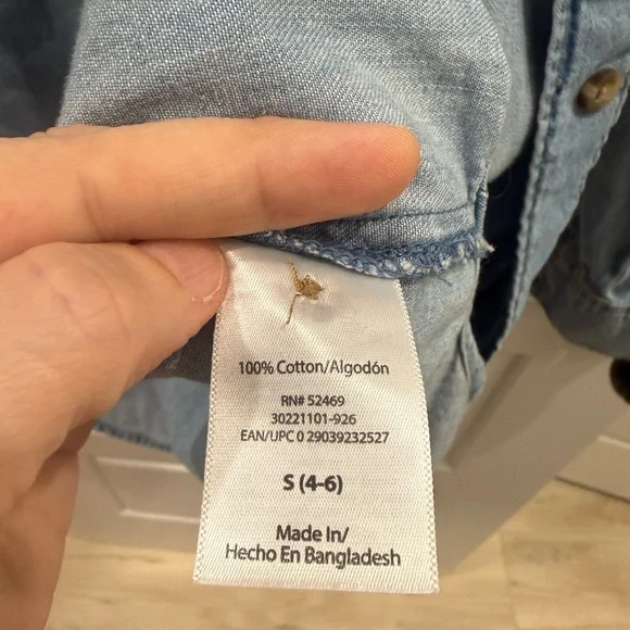 NWOT Sofia Vergara Light Blue Denim Shirt - Picture 5 of 5